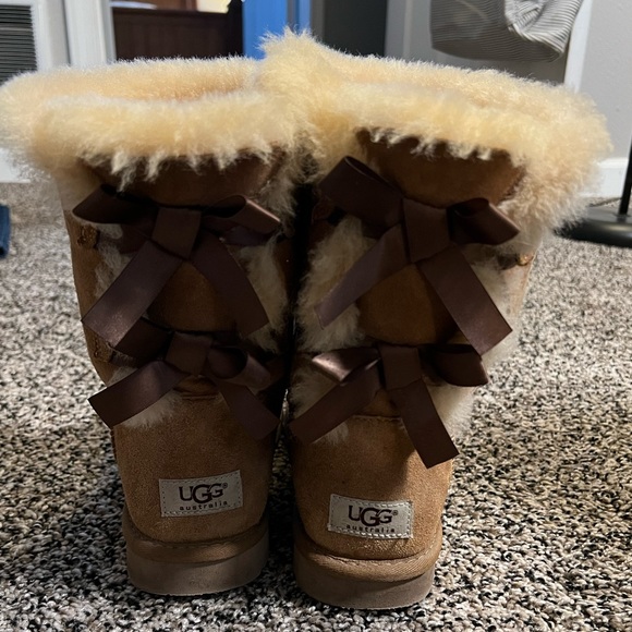 UGG Bailey Bow II - women’s size 9 - Picture 1 of 2